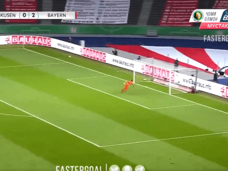 Encima lo ayudan: pateó Lewandowski y el arquero del Leverkusen se metió el gol solo