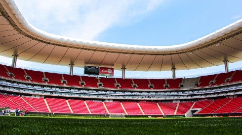 En el estadio Akron Chivas venció Altas por 2-0. (Jam Media)