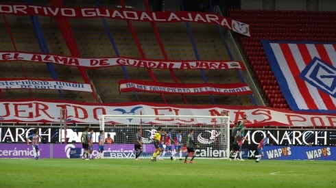 Chivas jugó este sábado con las pancartas y "tifos" tradicionales de sus barras principales