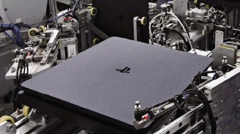 Reportan que los robots inteligentes de Sony arman una PS4 ¡en 30 segundos!
