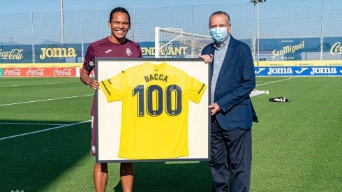 Carlos Bacca fue homeajeado por el Villarreal en España.