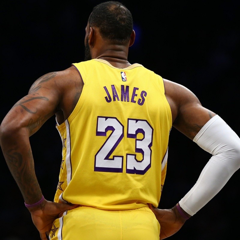 Nada de mensajes: LeBron James usará su apellido en la espalda