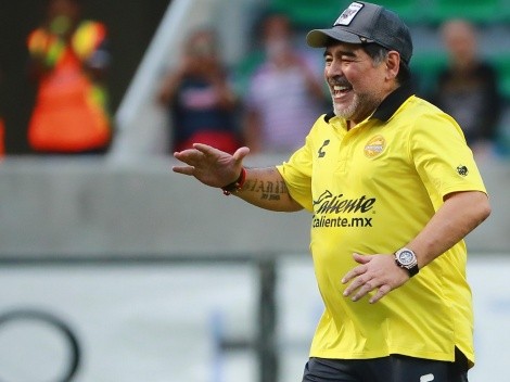 Maradona no olvida a México: se puso un short de Dorados