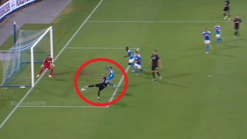 Así fue el gol que le marcó Theo Hernández a David Ospina en el Napoli vs. AC Milan.