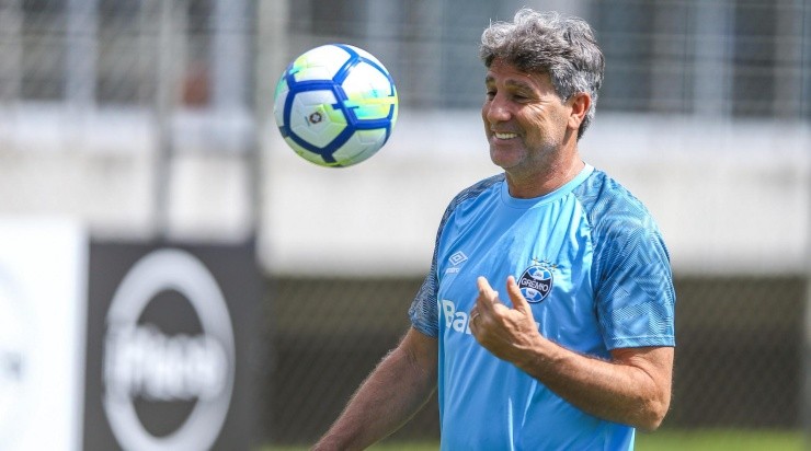 Técnico testou negativo e retorna aos treinos - Foto: Lucas Uebel/Grêmio.