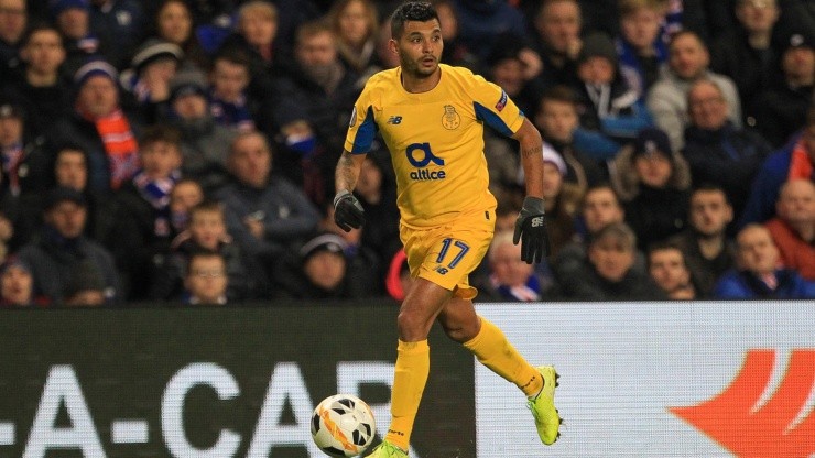 Tecatito Corona pudo haber jugado en Lyon.