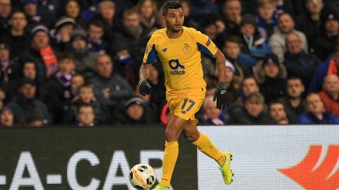 Tecatito Corona pudo haber jugado en Lyon.