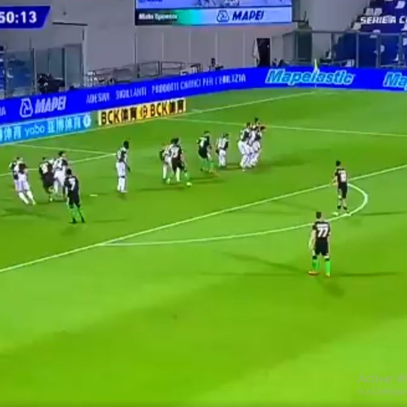 Szczesny quedó parado: golazo de tiro libre de Berardi contra la Juventus