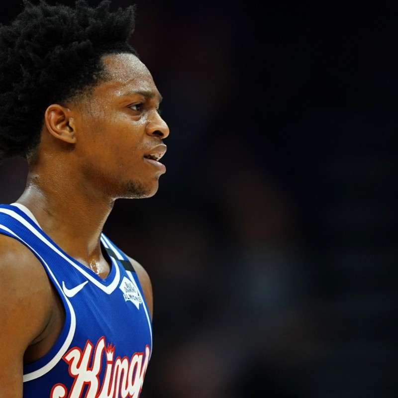 En el peor momento: De'Aaron Fox se lesionó el tobillo