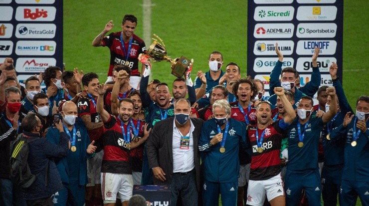 É campeão! Flamengo comemora seu 36º título carioca. (Foto: Alexandre Vidal/Flamengo)