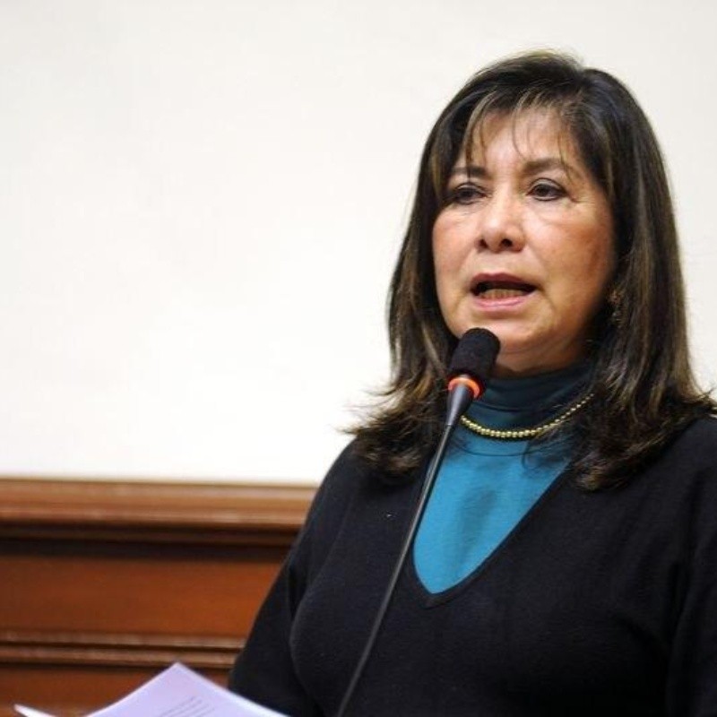 Martha Chávez: "Necesitarán colgarle el mandil rosado a 3 ministros"