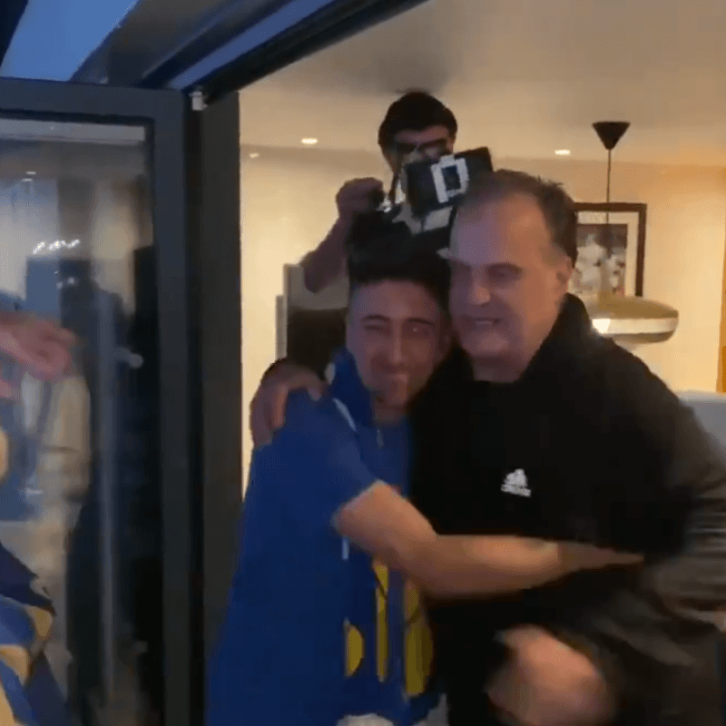 Lágrimas, abrazos y fiesta: el festejo de Bielsa con sus jugadores