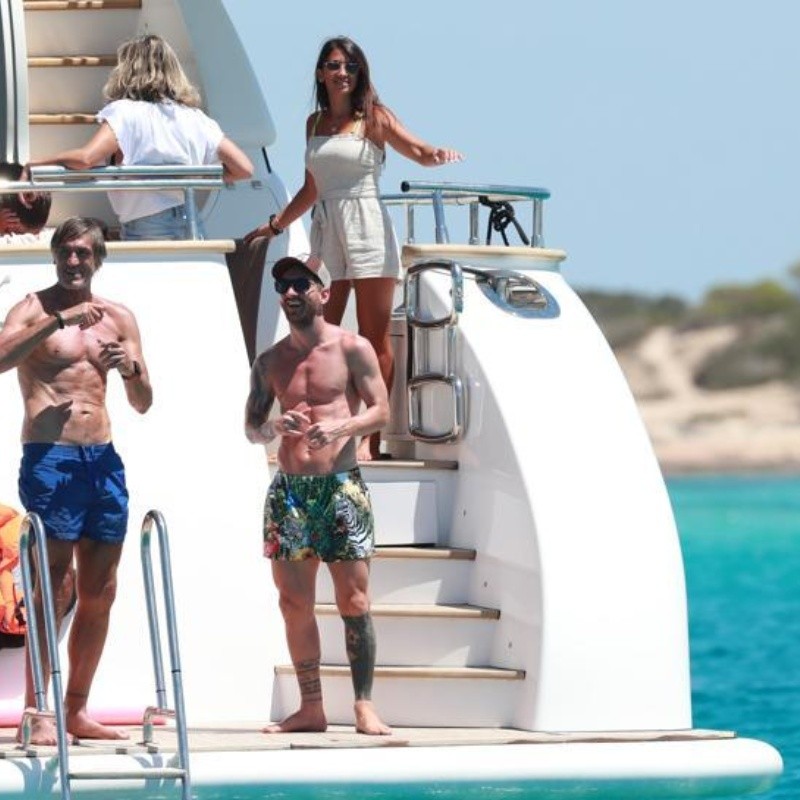 Las primeras 4 fotos de las vacaciones de Messi y Luis Suárez