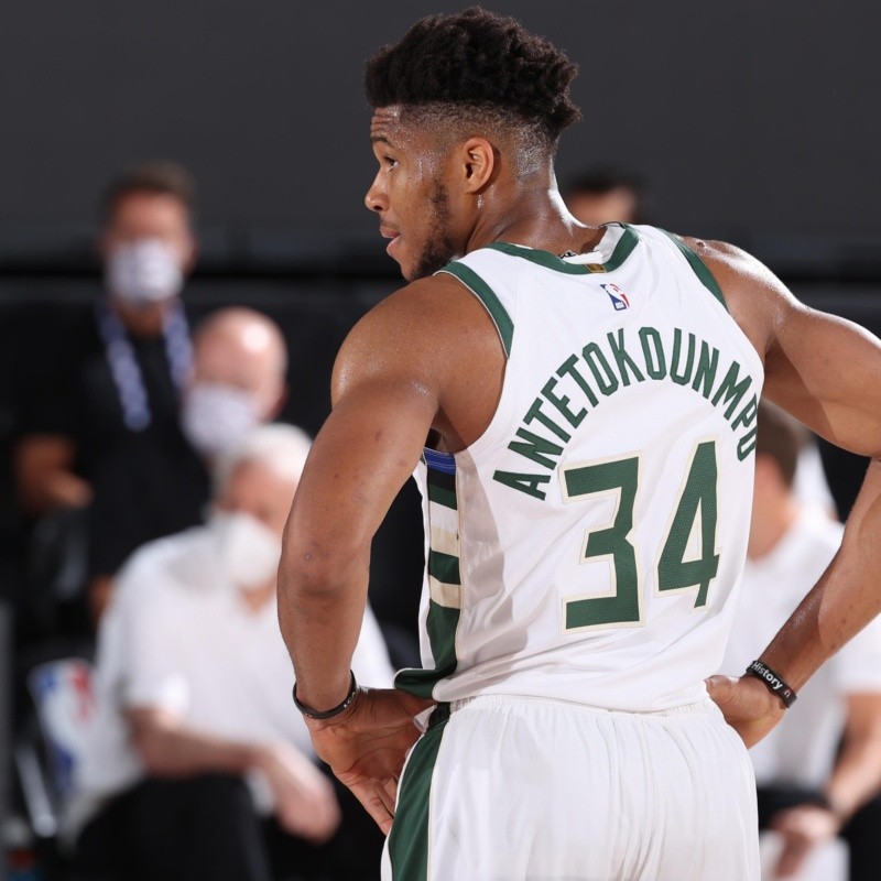 Demoledor: así fue el primer partido de Giannis en su vuelta