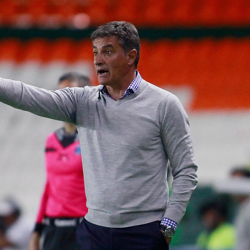 Dura crítica a la directiva de Pumas por la salida de Míchel