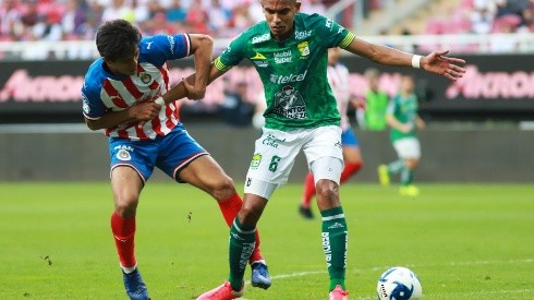 León pudiera vestir nuevamente su uniforme principal ante Chivas, con la modificación de las medias verdes