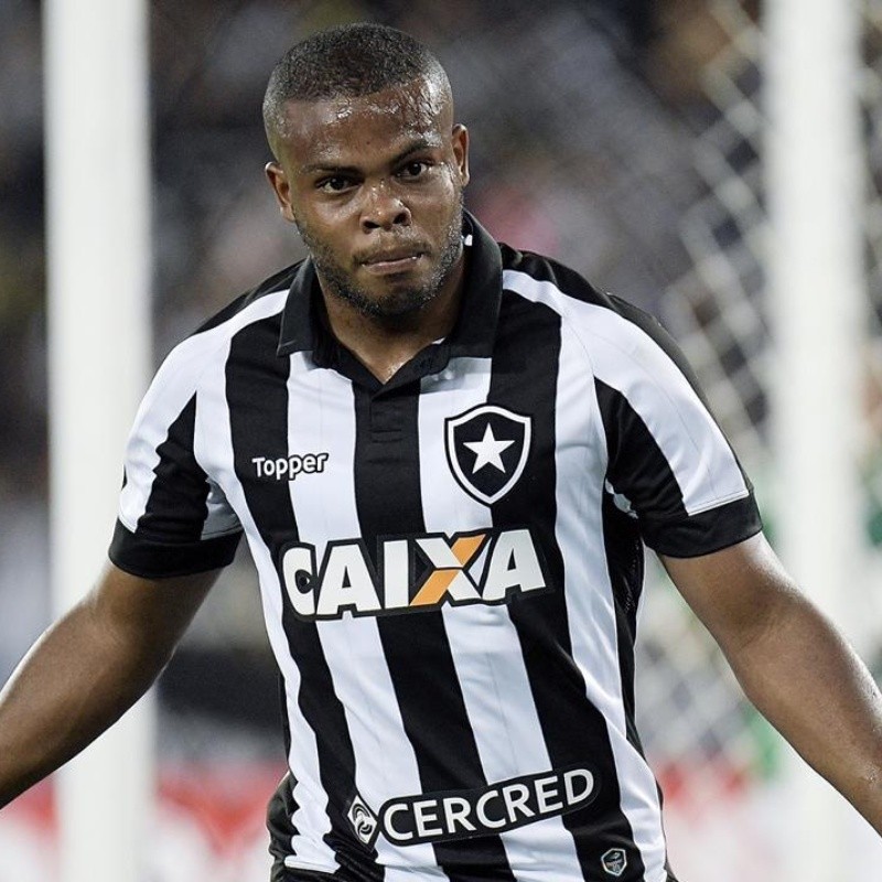 Ex-Botafogo, Vinícius Tanque culpa diretoria após saída conturbada