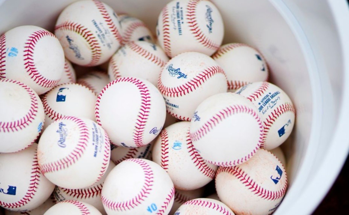 How many balls. Ball of Technology. Are Baseball balls okay to juggle. Бейсбольный мяч Nagase Kenko цена.