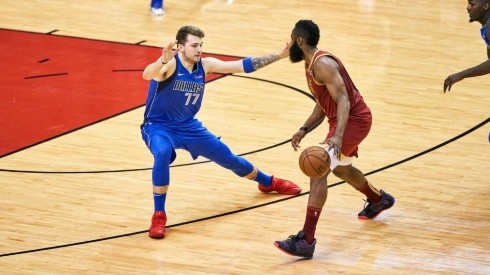 Luka Doncic y James Harden (Getty Images)