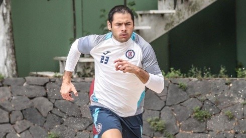 Aguilar sigue en rehabilitación y ve más cerca su regreso con Cruz Azul