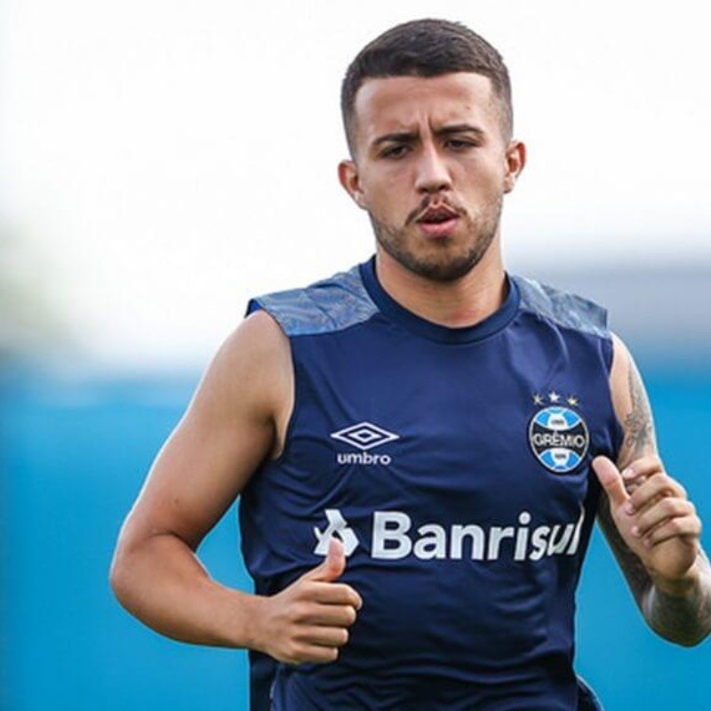 Torcedor do Grêmio pega no pé de Matheus Henrique