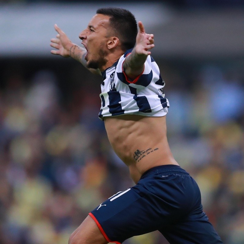 Vangioni insistió para patear el último penal de Rayados ante América