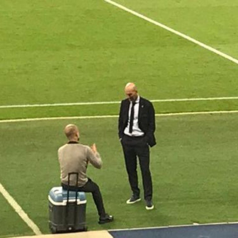 Historia pura: Zidane y Guardiola se quedaron charlando tras el City-Madrid