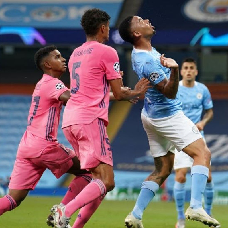 A Varane lo bancaron fuerte tras su partido para el olvido: "No manchan su historia"