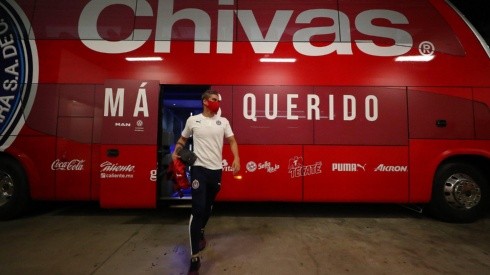 Los jugadores de Chivas ya se encuentran en el vestidor principal para ultimar detalles a este partido