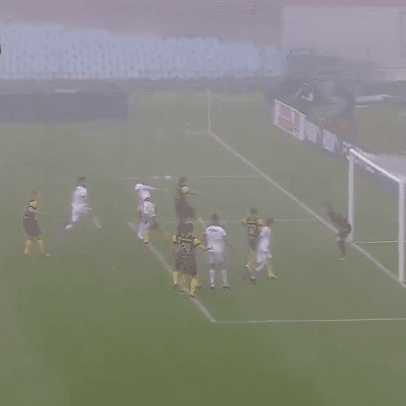 Como argentino en la neblina: golazo de Bergessio, que puso el 1 a 0 para Nacional