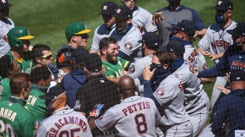 La pelea entre jugadores de Astros y Athletics (Getty Images)