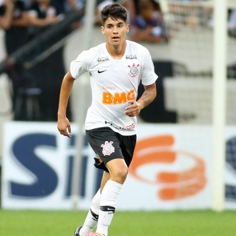 Araos deve iniciar jogo do Corinthians contra o Atlético-MG