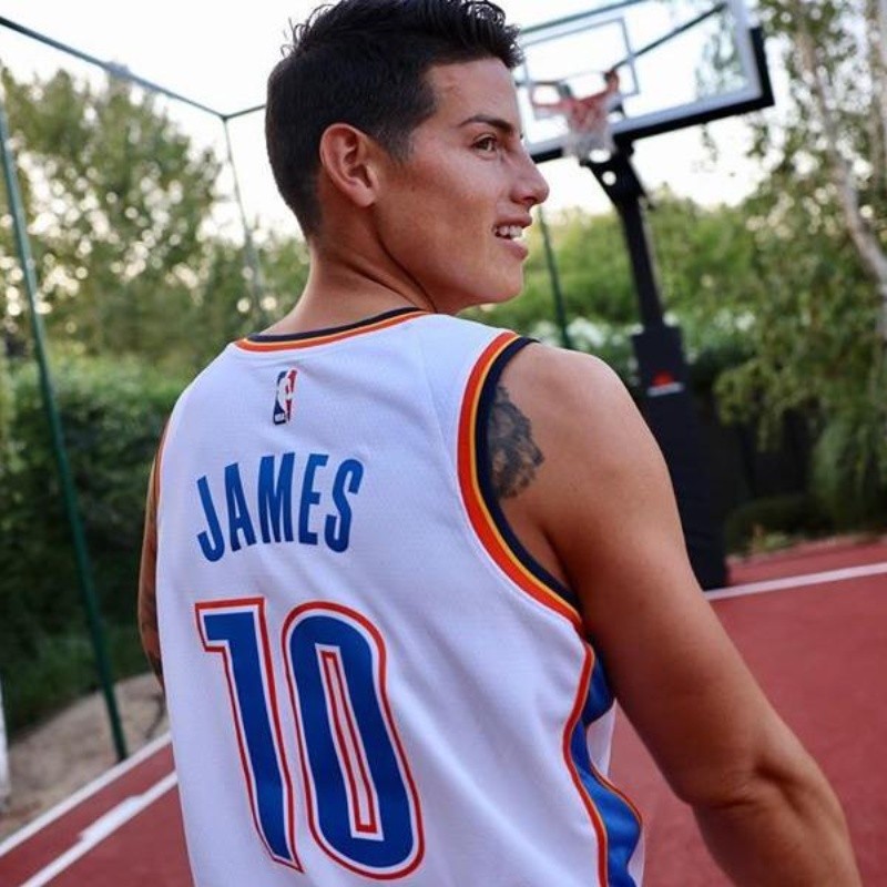 James Rodríguez ahora es analista de la NBA y lo busca la cuenta oficial