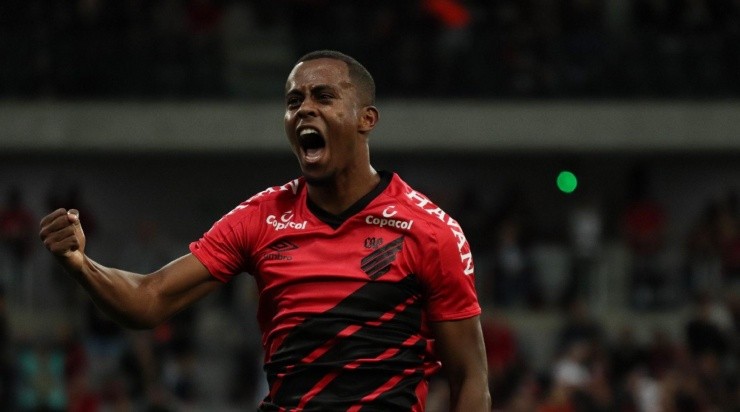 Carlos Eduardo marcou o gol da vitória do Athletico diante do Goiás. Foto: Divulgação