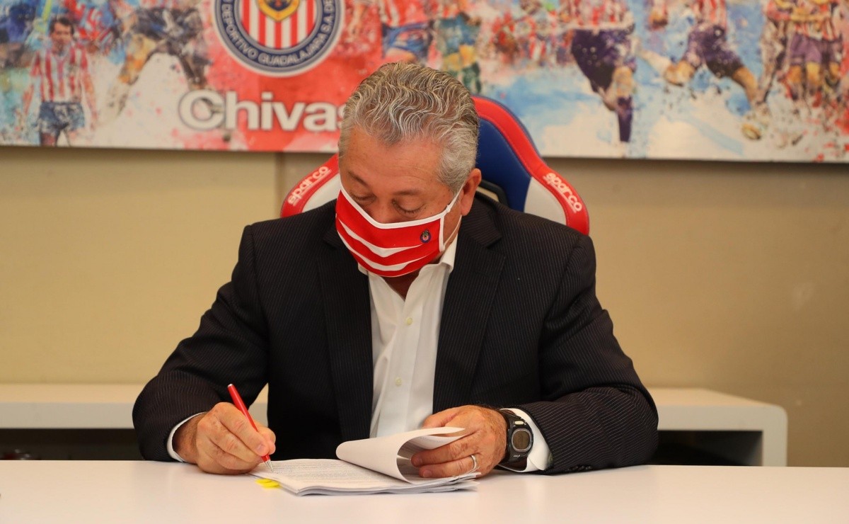Víctor Vucetich se convirtió en el nuevo entrenador de Chivas