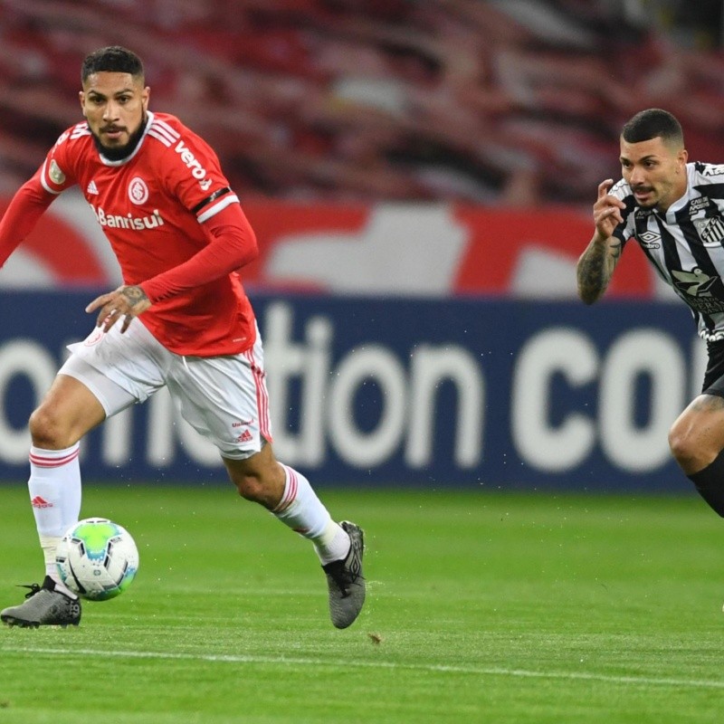 Está imparable: Paolo Guerrero anotó golazo de cabeza contra el Santos de Brasil