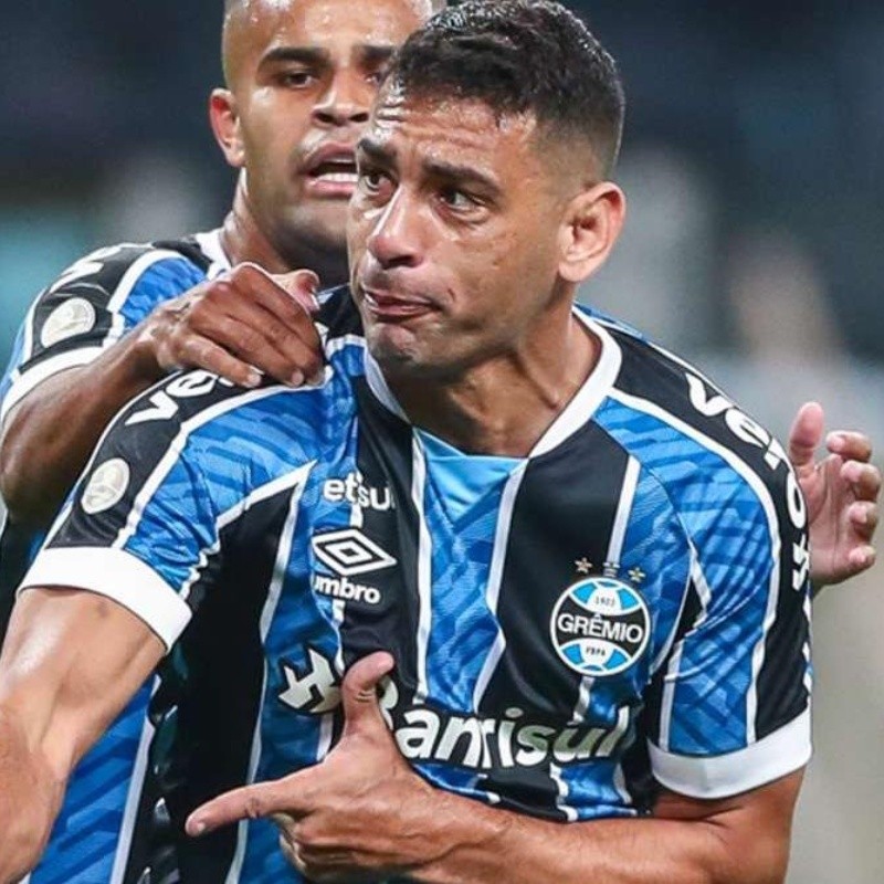 Renato sai em defesa de Diego Souza e fala sobre reforços no ataque do Grêmio