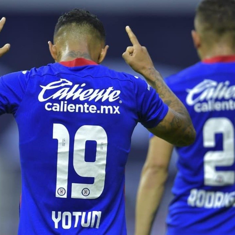 Yoshimar Yotún salió lesionado después de su gol en Cruz Azul