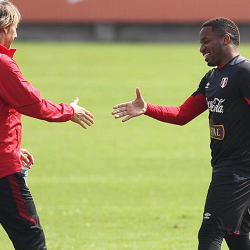 Ya maneja ofertas: Jefferson Farfán llegó a Perú y se entrenará en la Videna