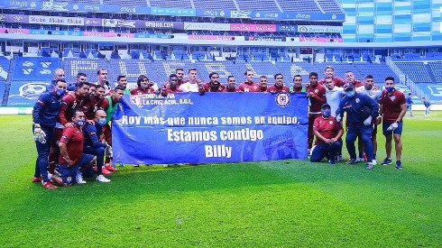 Cruz Azul y su manta en apoyo a Billy Álvarez en Puebla (Getty Images)