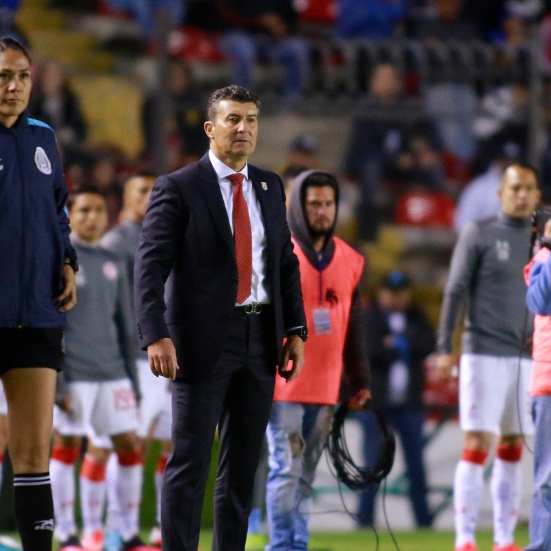 Chepo mandó a los árbitros a jugar a la cascarita