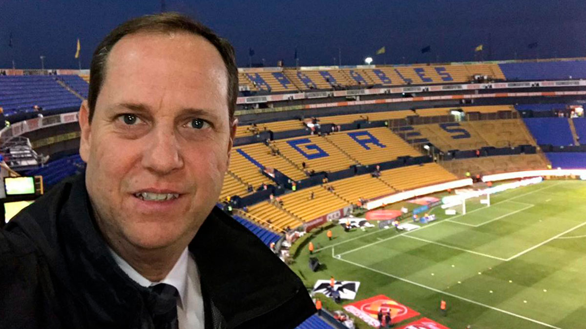 Paco Villa acepta que en Tigres está vetado por narrar 'distinto' sus partidos