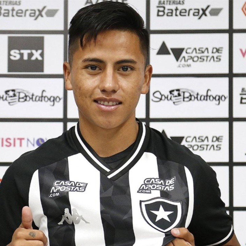 No duró nada: Botafogo está buscando ceder a peruano Alexander Lecaros