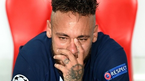 Neymar chora após perder título da Champions