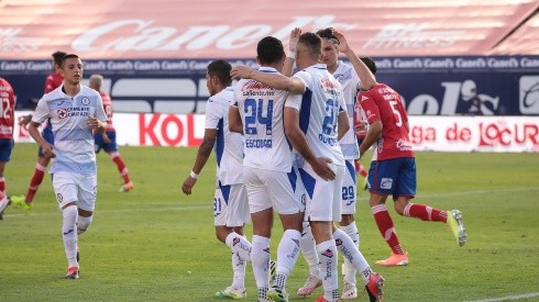 Jonathan Rodríguez anotó los primeros dos goles de Cruz Azul.