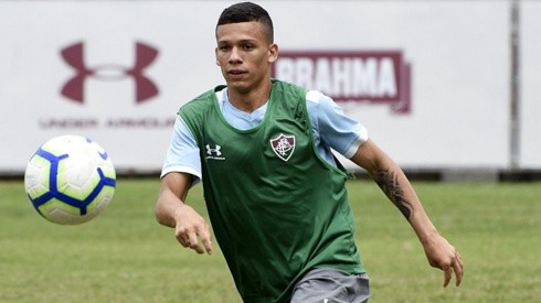 Calegari ganha vaga no time titular do Fluminense