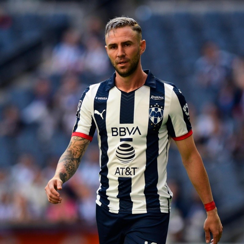 Miguel Layún y un nuevo gesto con un aficionado de Rayados