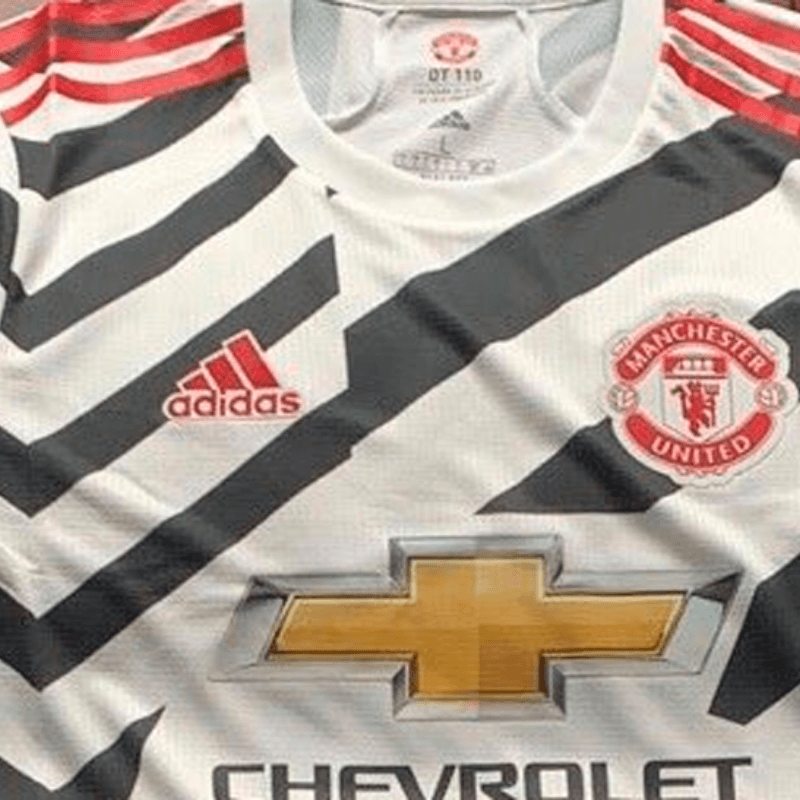 Un poco más que polémica: se filtraron fotos de la tercera camiseta del United