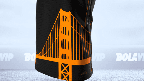 El jersey modo futbol de los Giants inspirada en el puente Golden Gate