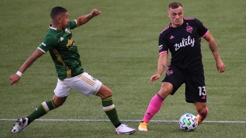 Seattle Sounders vs. Portland Timbers: Jordan Morris of the Sounders (right) protects the ball against Marvin Loria of Portland Timbers (Getty).